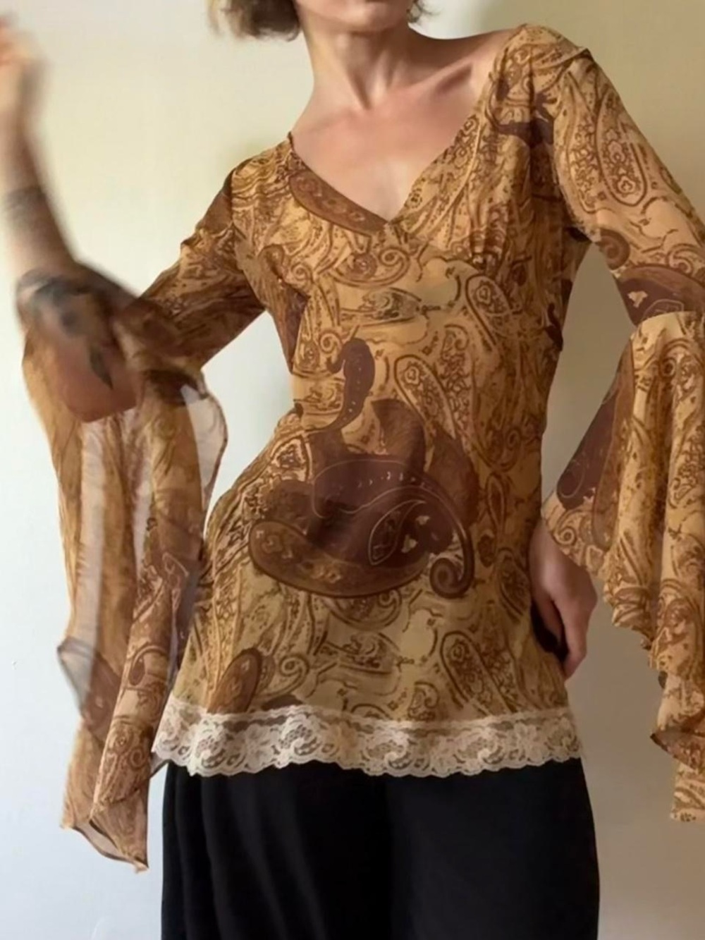Fairy bell sleeve blouse with lace trim — Unlabeled vintage